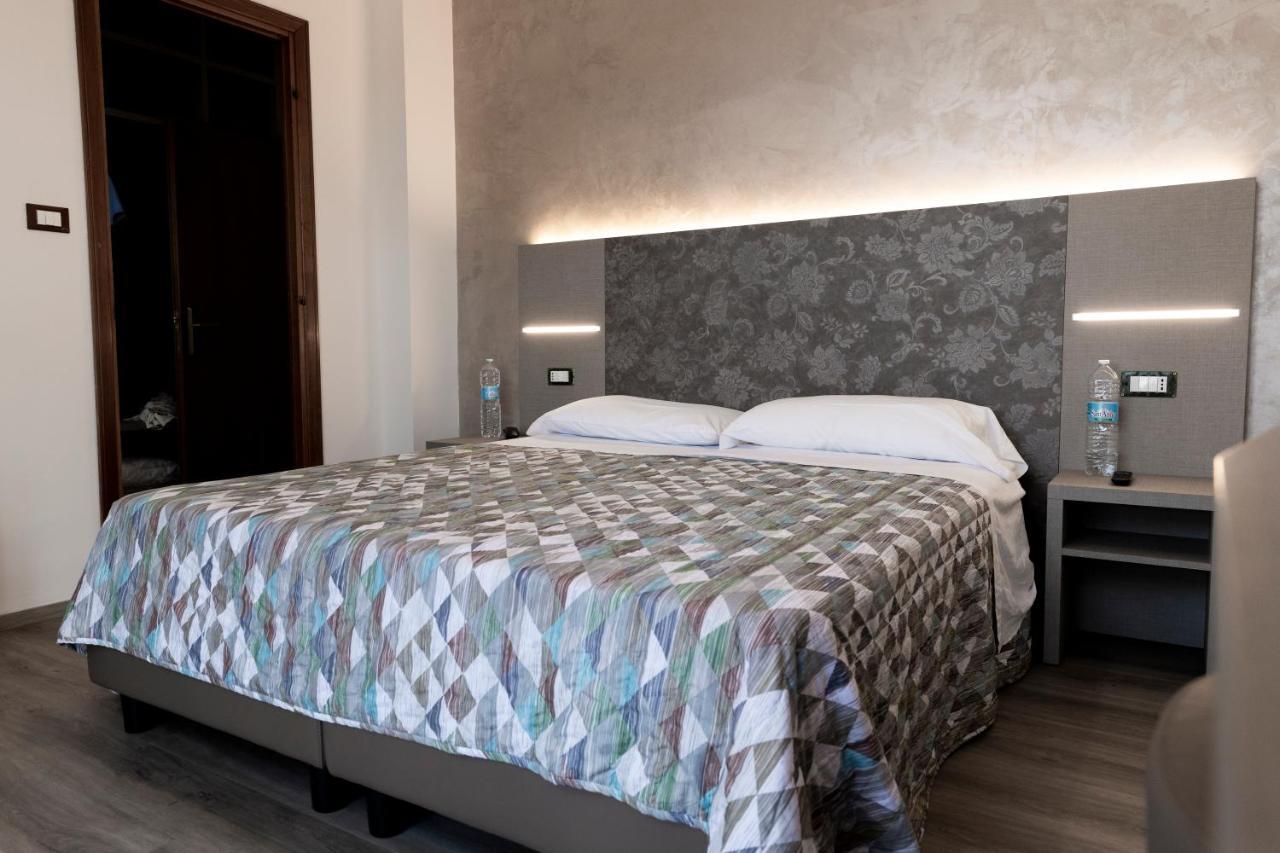Hotel Casa Tra Noi Roma Esterno foto