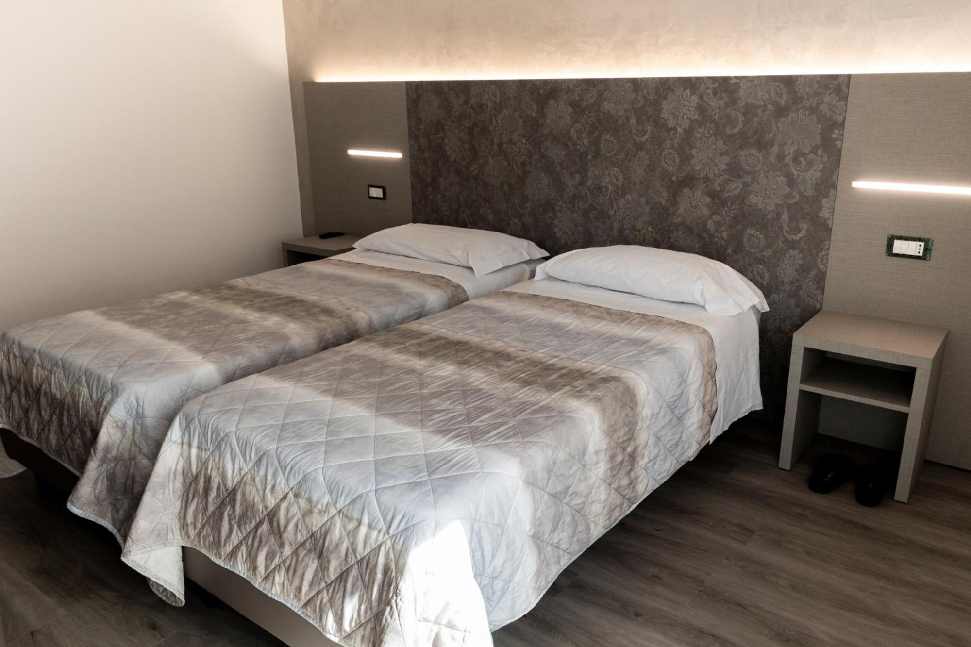 Hotel Casa Tra Noi Roma Esterno foto