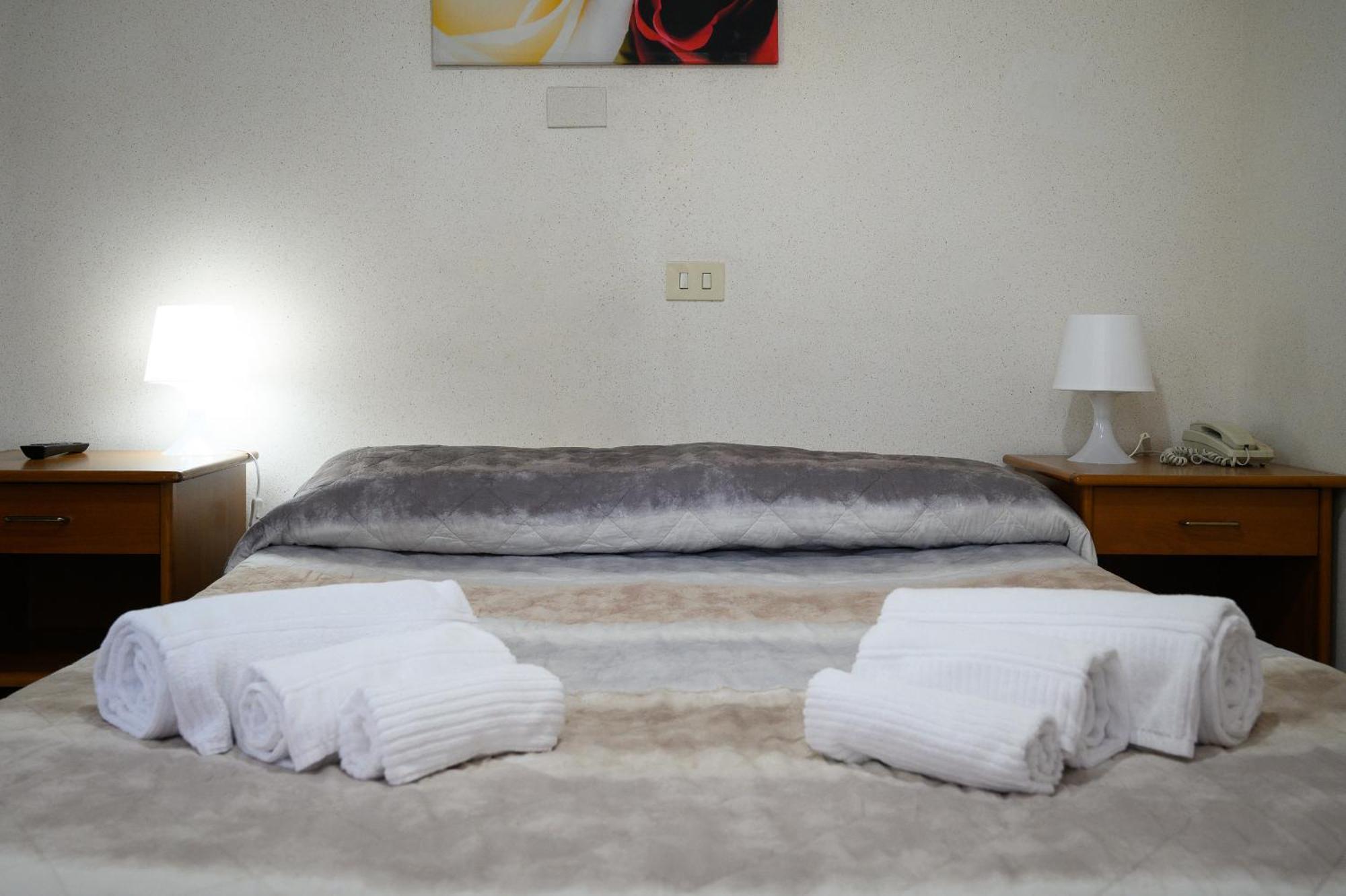 Hotel Casa Tra Noi Roma Esterno foto