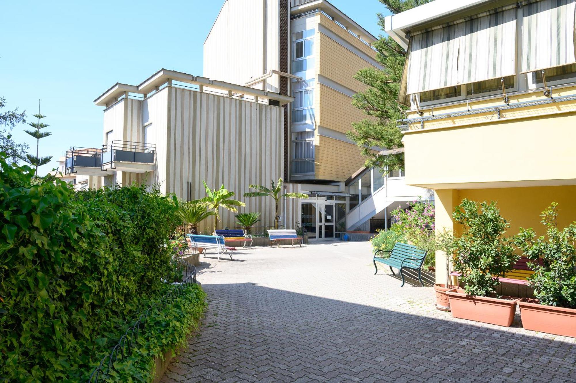 Hotel Casa Tra Noi Roma Esterno foto