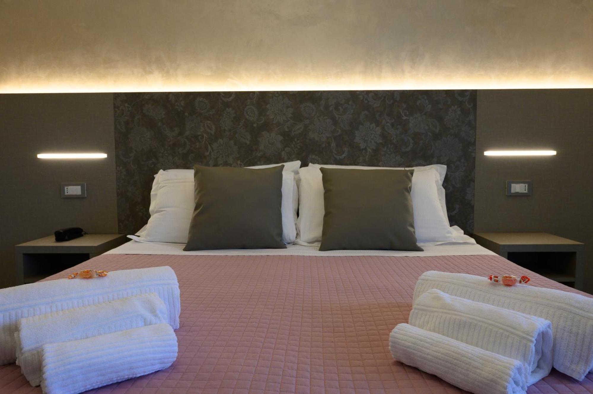 Hotel Casa Tra Noi Roma Esterno foto