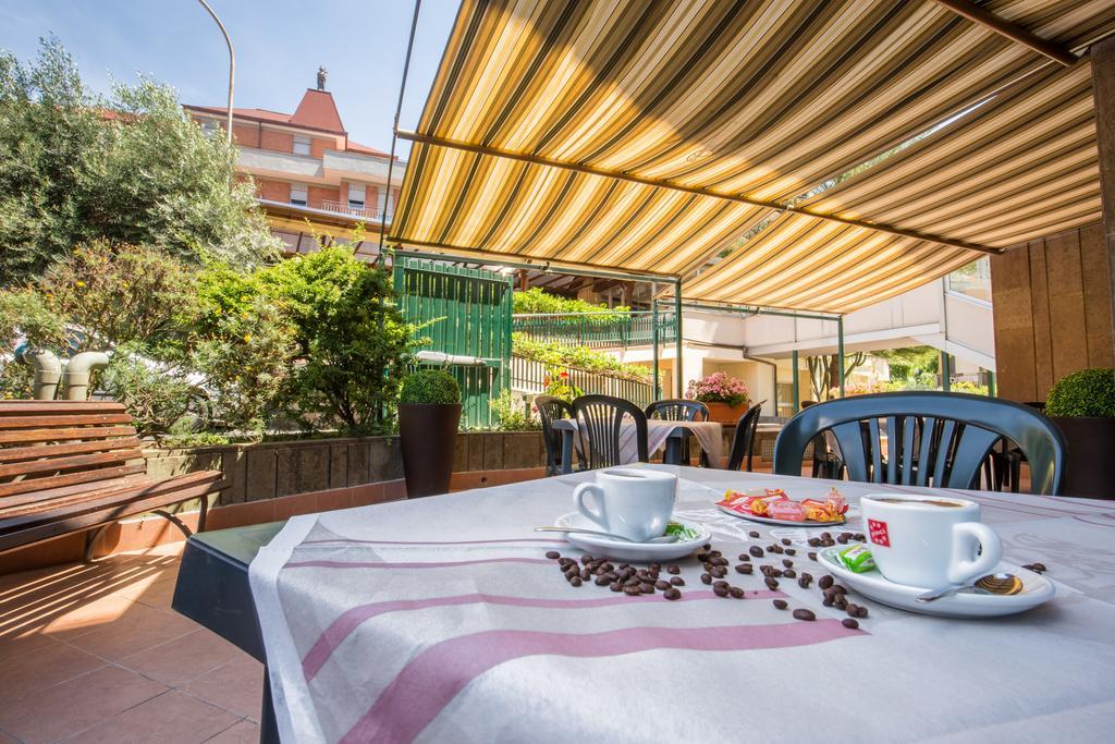 Hotel Casa Tra Noi Roma Esterno foto